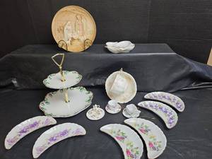 lot 474 image: Mixed Collectible Porcelain China Dishes with Nativity Plate