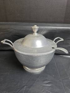 lot 477 image: Wilton Columbia PA Pewter Soup Tureen Set with Ladle