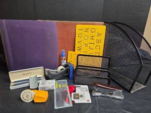 lot 484 image: Mixed Office Supply Bundle