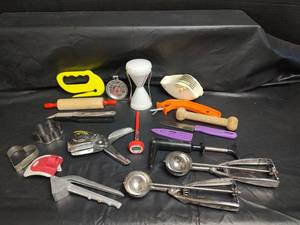 lot 490 image: Mixed Kitchen Utensils and Baking Tools Collection