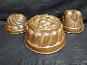 lot 499 image: Vintage Italian Copper Kitchen Molds Set