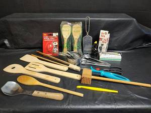 lot 502 image: Kitchen Utensils and Gadgets