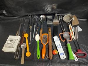 lot 505 image: Kitchen Utensils and Gadgets Collection