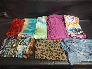 lot 530 image: Mixed Lot of Womens Fashion Scarves and Wraps
