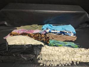lot 532 image: Womens Fashion Ties and Scarves