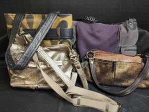 lot 538 image: Mixed Lot of Womens Purses and Handbags