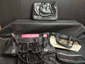 lot 539 image: Womens Handbag and Purse Collection