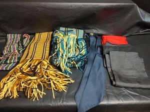 lot 549 image: Assorted Scarves