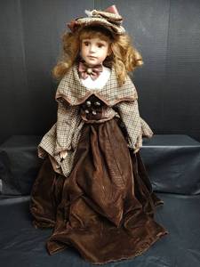 lot 562 image: Victorian Porcelain Doll with Soft Body