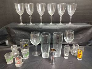 lot 565 image: Mixed Glassware Collection Including Crystal Wine Glasses and Branded Bar Glasses