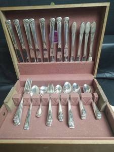 lot 573 image: Silver Plated Flatware with Wooden Case