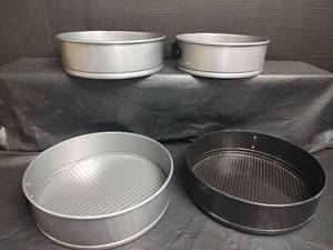 lot 577 image: Set of Round Springform Cake Pans