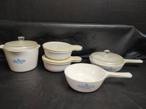 lot 594 image: Vintage Corning Ware Blue Cornflower Cookware Set with Saucepans and Casserole Dishes