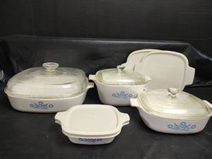 lot 595 image: Vintage Corning Ware Cookware in Blue Corn Flower Pattern