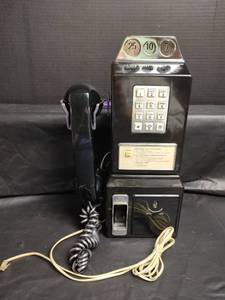lot 603 image: Vintage Pay Phone Replica