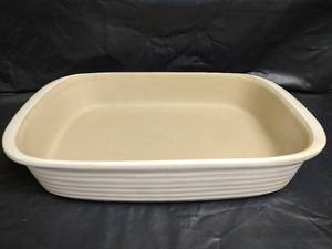 lot 610 image: Pampered Chef Family Heritage Stoneware Rectangular Baking Dish, 9 x 13