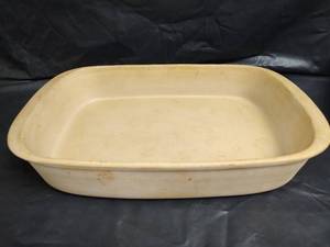lot 611 image: Pampered Chef Family Heritage Collection Stoneware Baking Dish, 9 x 13