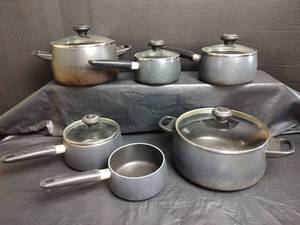 lot 616 image: Pampered Chef Non-Stick Cookware