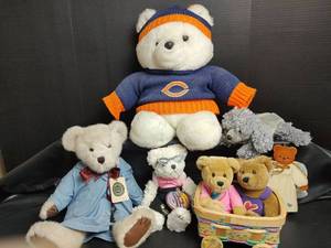 lot 619 image: Collectible Teddy Bear Lot with Boyds Bears and Brass Button Bears