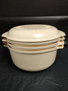 lot 624 image: Tupperware Nesting Microwave Bowl Set with Steam Insert
