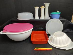lot 629 image: Assorted Tupperware