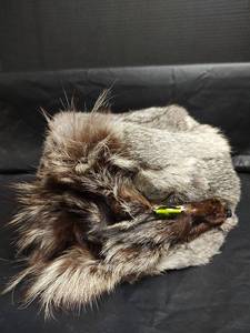 lot 647 image: Natural Animal Pelt Fur Hat