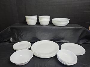 lot 662 image: Corelle Livingware White Plates and Bowls 33pc
