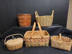 lot 664 image: Basket Collection