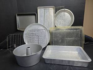 lot 667 image: Baking Pans with Cooling Racks