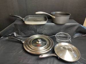lot 670 image: Assorted Pans and Strainer