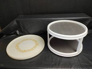 lot 679 image: 2 Lazy Susans