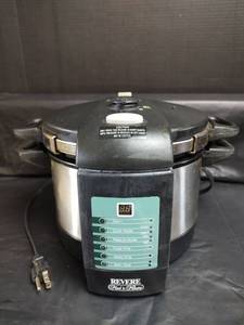 lot 687 image: Revere Meal N Minutes 4-Quart Electric Pressure Cooker