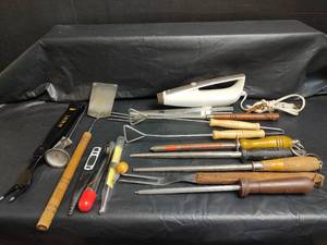 lot 690 image: Kitchen Utensils
