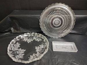 lot 697 image: Cut Glass Serving Dishes