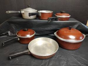 lot 698 image: Club Cookware