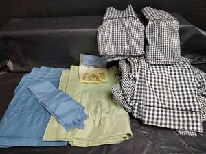 lot 705 image: Curtains and Cafe Clips