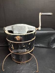 lot 706 image: Vintage Hand Crank Ice Cream Maker