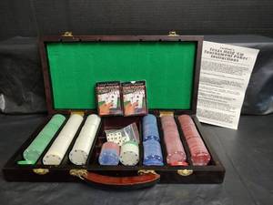 lot 708 image: Texas HoldEm Tournament Poker Set