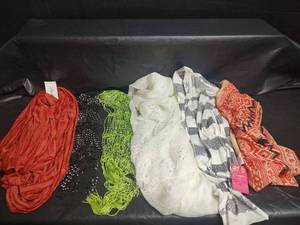 lot 738 image: Fashion Scarves