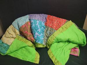 lot 741 image: Patchwork Quilt of Multi-Color Pattern Blocks, 60 x 76
