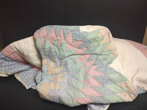 lot 745 image: Patchwork Quilt with Star Pattern 96 x 80