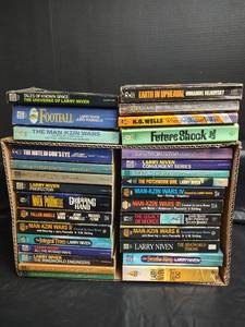 lot 762 image: Science Fiction Paperback Books