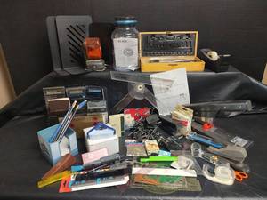 lot 771 image: Assorted Office Supplies