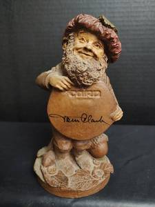 lot 778 image: Tom Clark Gnome Figurine Button-R with Certificate, Handcast Resin Gnome, Signed