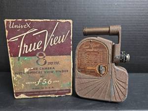 lot 817 image: Univex True View Wind Up 8mm Film Camera with Original Box
