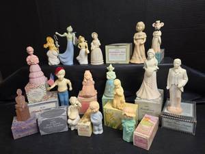 lot 840 image: Avon Collectible Figurine Cologne Bottles