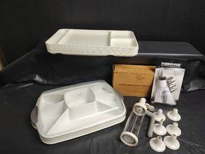 lot 849 image: Pampered Chef Divided Serving Tray, NIB Pampered Chef Cake Decorating Tools, and Tupperware Trays