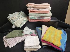 lot 862 image: Bath Towels and Washcloths