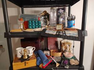 lot 892 image: Mixed Household Items and Kitchen Collectibles