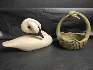 lot 895 image: Handcrafted Wood Swan Figurine and Swan Basket Set